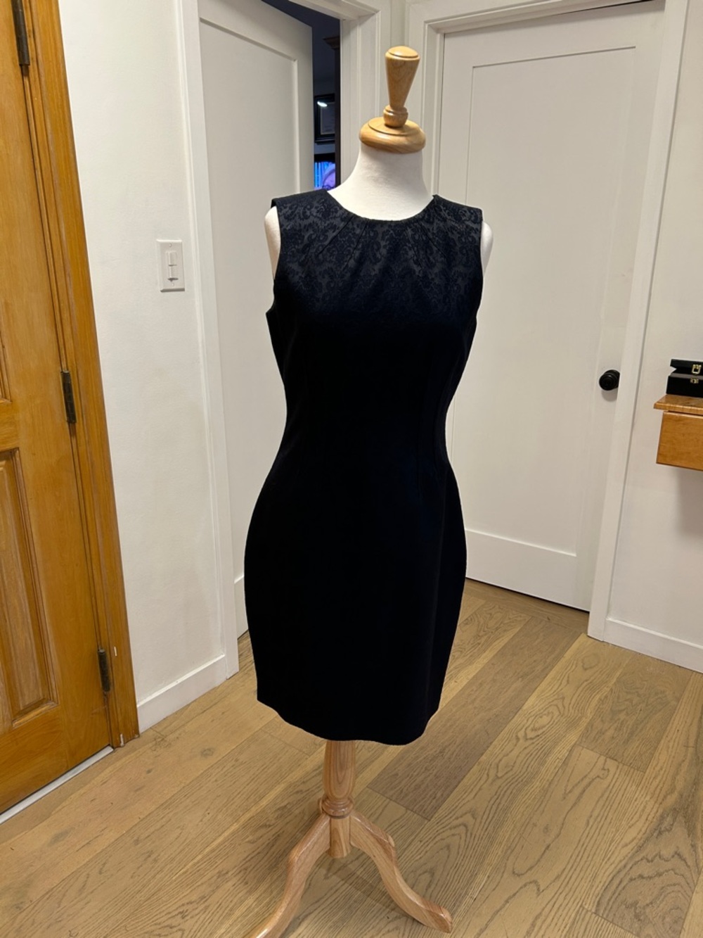 Tahari Navy Sleeveless Midi Sheath Dress